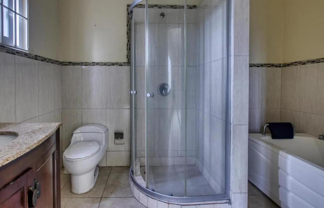 Photo of Bathroom in Discovery Bay
