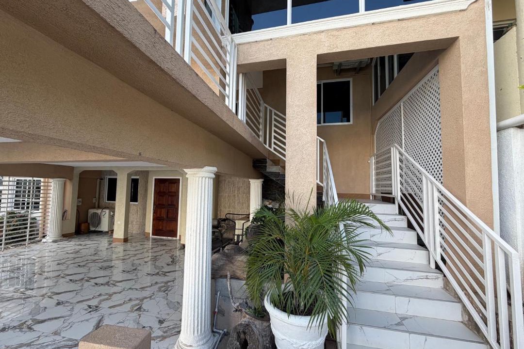 Photo of Patio Balcony in Saint Andrew