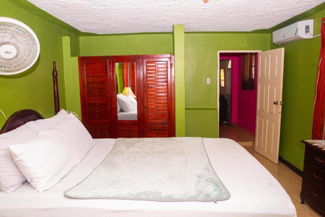 Photo of Bedroom in Ocho Rios