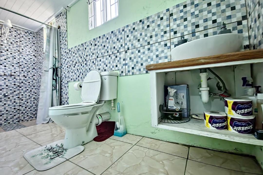 Photo of Bathroom in Calivigny