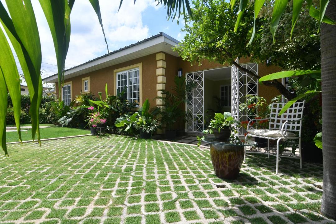 Photo of Buildings in Molynes Gardens