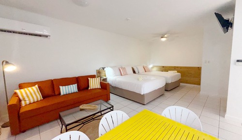 Deluxe Studio, Multiple Beds