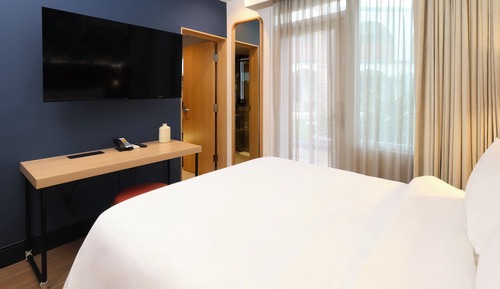 Standard Room, 1 Queen Bed, Pool View