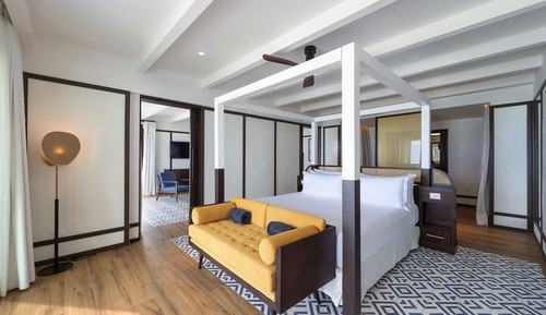 Privilege Master Suite Swim Up