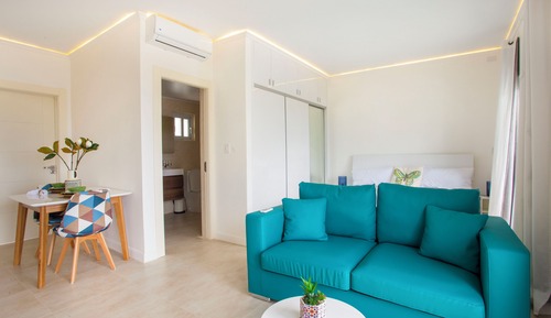 Premium Condo, 1 King Bed, Partial Ocean View, Poolside