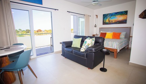 Standard Studio, 1 Queen Bed, Pool View