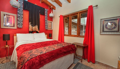 Design Studio, 1 Queen Bed, Private Bathroom, Garden View