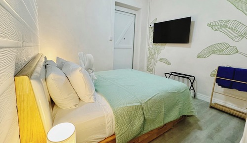 Standard Room, 1 Queen Bed