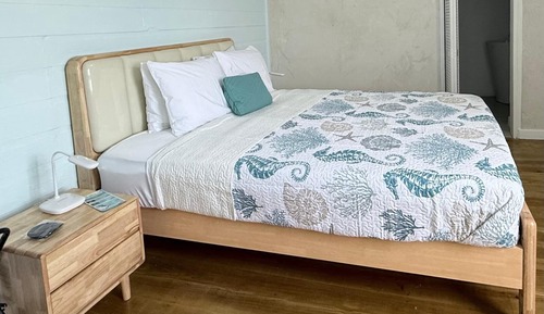 Standard Room, 1 Queen Bed