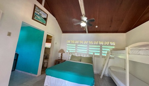 Eazy Breezy Group Cabin, Sea View, Kitchenette