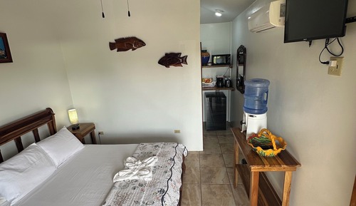 Deluxe Single Room, 1 Queen Bed, Refrigerator & Microwave, Sea View