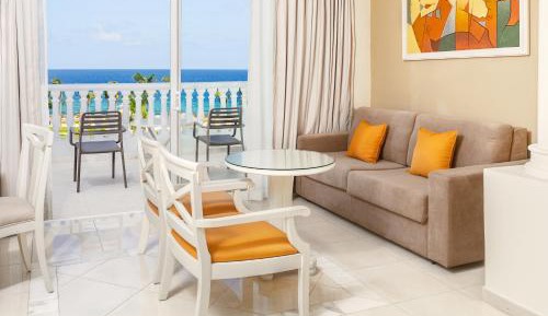 1 King Bed Sea View Deluxe Junior Suite DBL