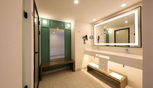 1 King Bed Deluxe Junior Suite (1 Adult)