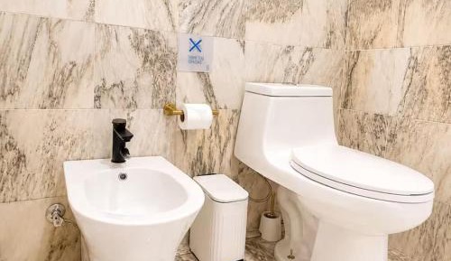 The Pearl King Suite
