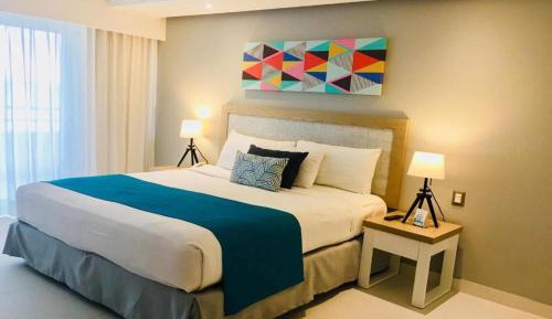 Deluxe King Room with Garden View and Balcony - Non-Smoking