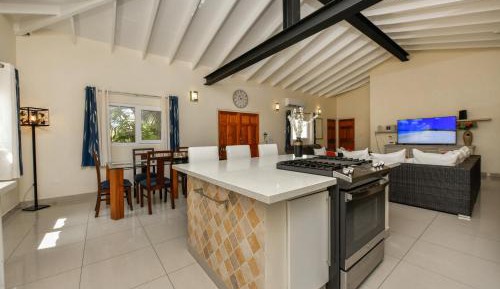 Luxury 3-bedroom Villa with Private Pool