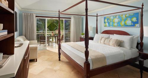 Caribbean Grande Luxe Poolside Room