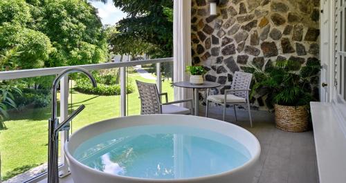 Grand Luxe Club Level Room with Balcony Tranquility Soaking Tub