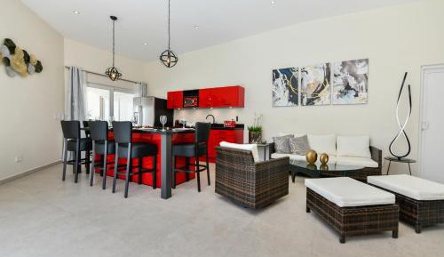 Luxury Collection 1 (2-bedroom Villa with private Pool & Hot Tub)