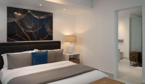 One-Bedroom Suite with Balcony and Ocean View