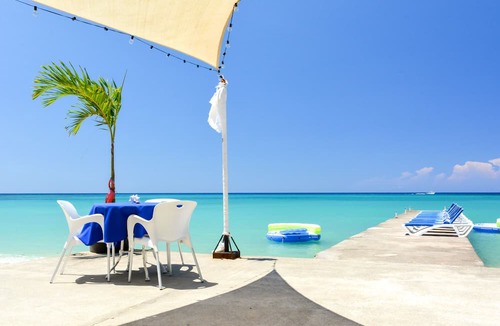 Ocho Rios Hotel | Sand And Tan Beach Hotel