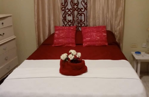 Moore Town House | Inviting 2-bed House in Fair Prospect