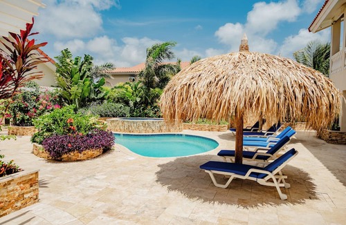 Noord Villa | Charming 1-bedroom Apartment 2 km From Eagle Beach
