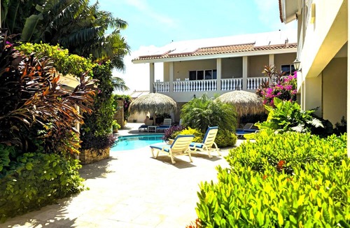 Noord Villa | Charming 1-bedroom Apartment 2 km From Eagle Beach