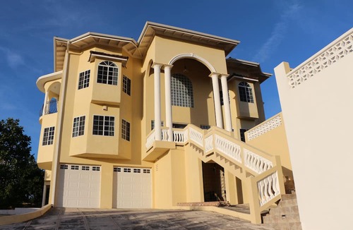 IronShore Estates Villa | Villa Nilaja