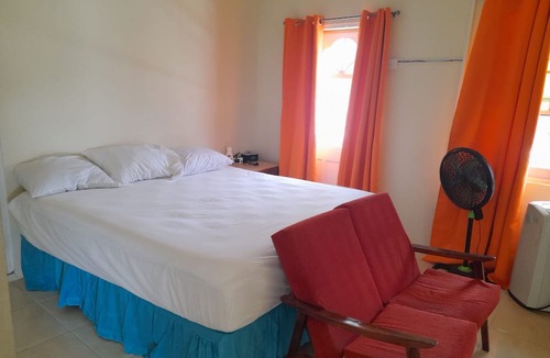 Hillsborough Apartment | Caribbean house 3 mins walk to the marina and port.