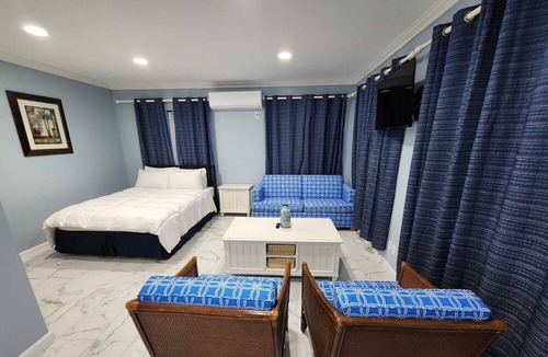 Nassau Apartment | Blue Marlin - Upscale Studio w Pool Near Beach