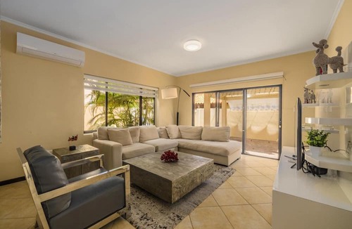 Gold Coast Villa | Amazing 4br3 5BA Villa w Private Pool Goldcoast