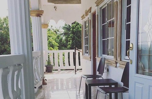 Sandy Bay House | Arms Of Charms Guesthouse