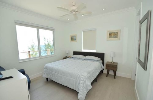Governor's Harbour House | Cupid's Way by Eleuthera Vacation Rentals