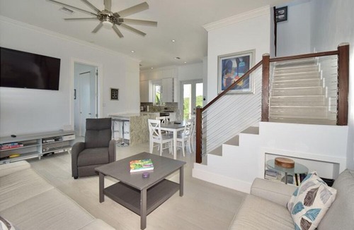 Governor's Harbour House | Cupid's Way by Eleuthera Vacation Rentals