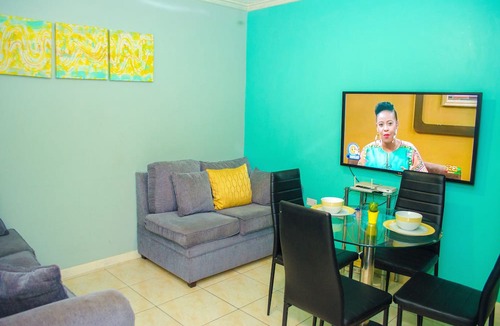 Constant Spring Apartment | Centrally located Oakland Guest Apartment I