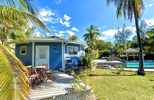 Rainbow Bay Hotel | The Sunset Cove and Rainbow Room