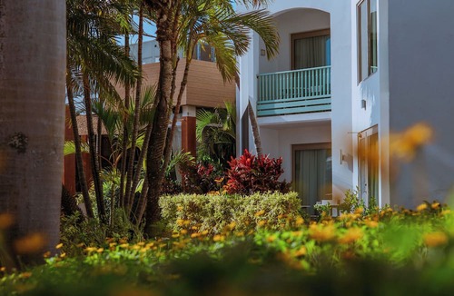 Palm Beach Hotel | The Mill Resort & Suites