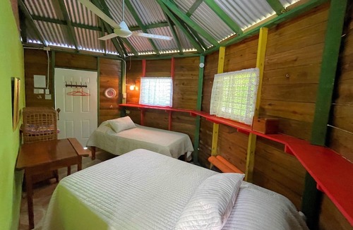 Little Bay Hostel | Judy House - Lewi's Backpacker Hostel