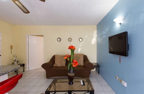 Barbican Apartment | Kgn Most Centrally Located One Bdrm II