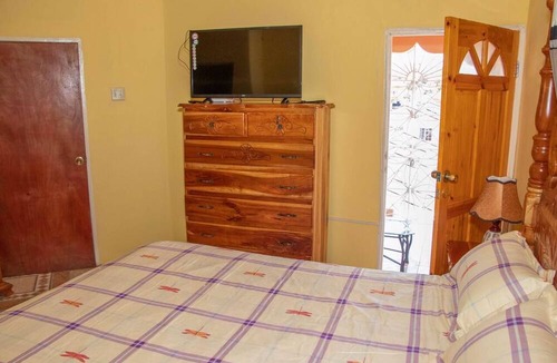 Rhyne Park Village House | Bev Rosevilla