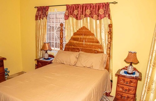 Rhyne Park Village House | Bev Rosevilla