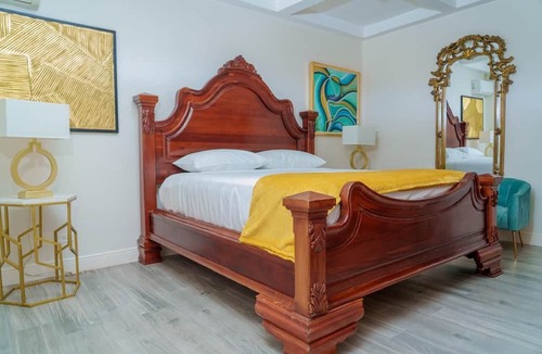 Eastwood Park Hotel | Royale Jazz Hotel