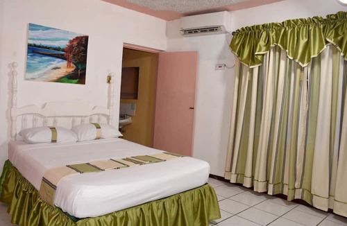 Ocho Rios Hotel | Marine View Hotel