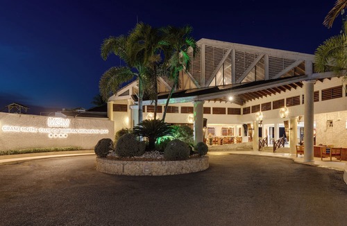 Runaway Bay Hotel | Grand Muthu Runaway Bay