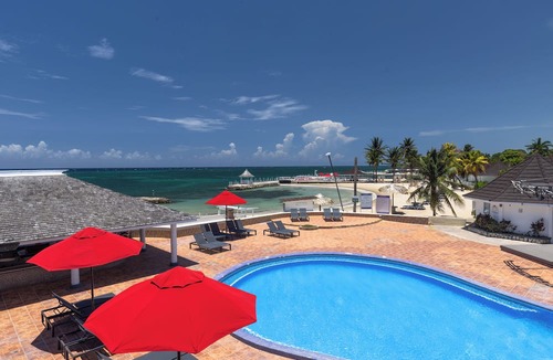 Runaway Bay Hotel | Grand Muthu Runaway Bay