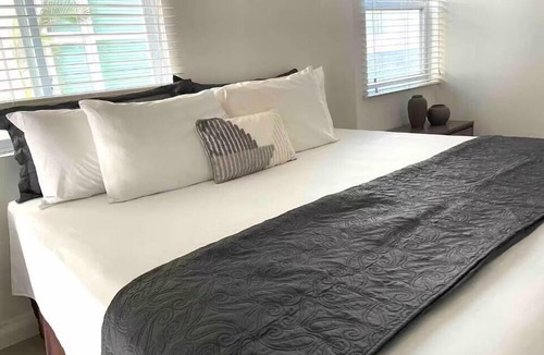 Kingston Apartment | Modern 1BR Condo in Kingston