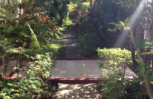 Rollington Town Bed & Breakfast | 15 min from airport in kingston jamaica