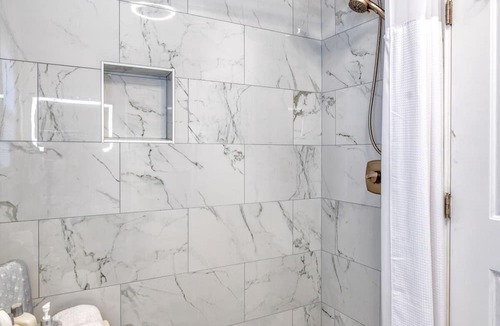 Sellwood-Moreland House | Hidden Gem-Sellwood, Portland, king bed