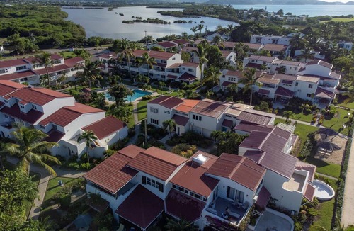 Dickenson Bay House | Romantic Antigua Getaway – Oceanfront Condo with Resort Amenities
